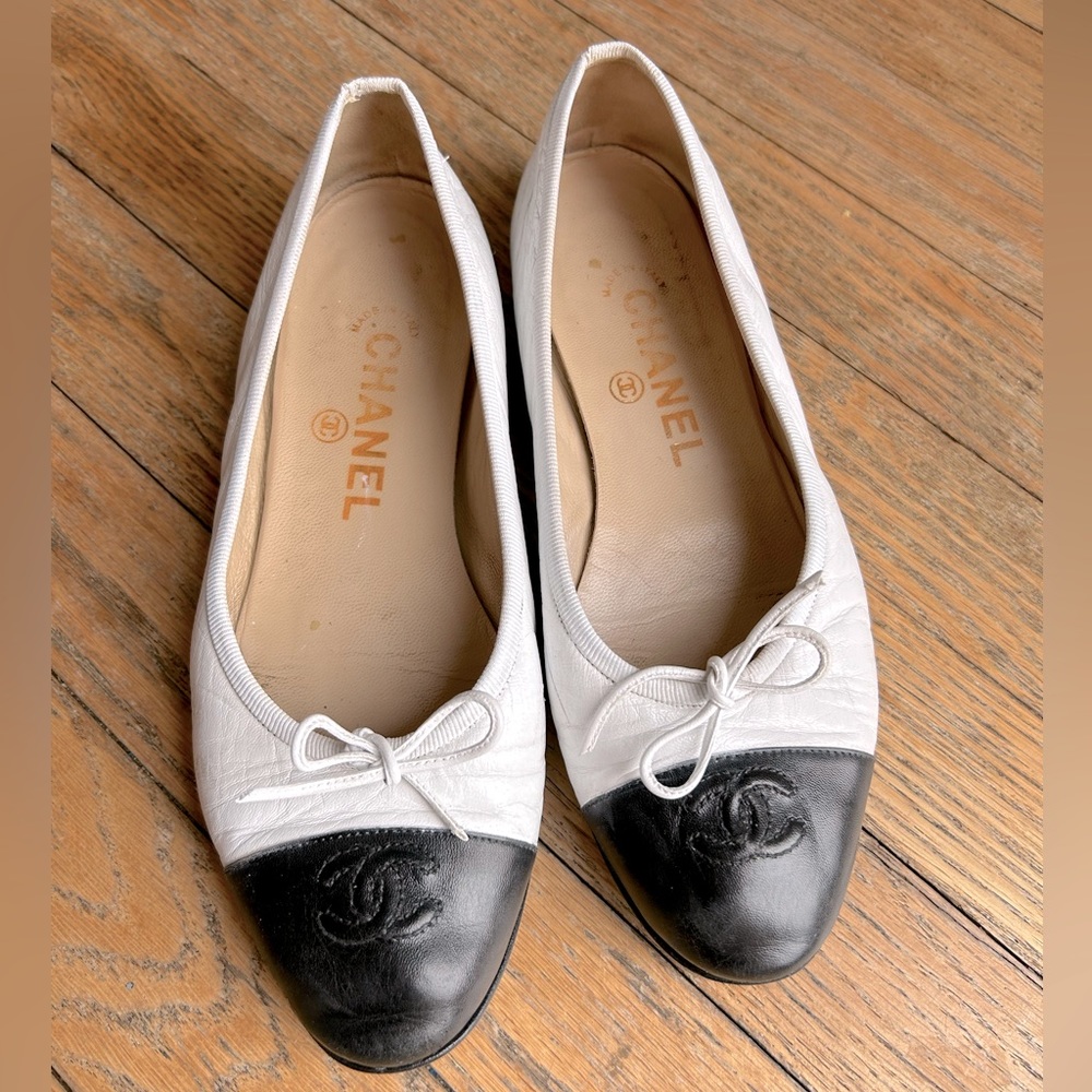 Chanel Ballerina Flats! Black and white Size 37